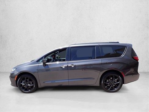 Used 2023 Chrysler Pacifica Limited w/ S Appearance Package AWD/4WD image 2