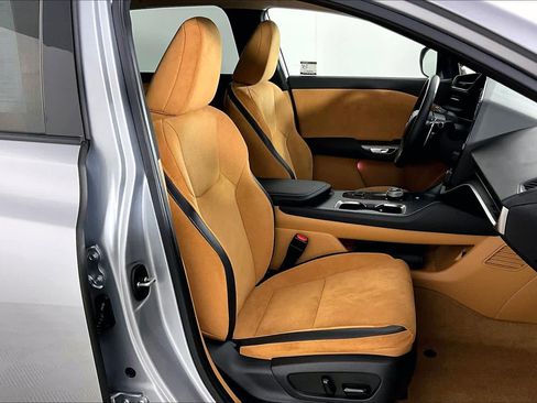 Used 2023 Lexus RZ 450e Premium image 8