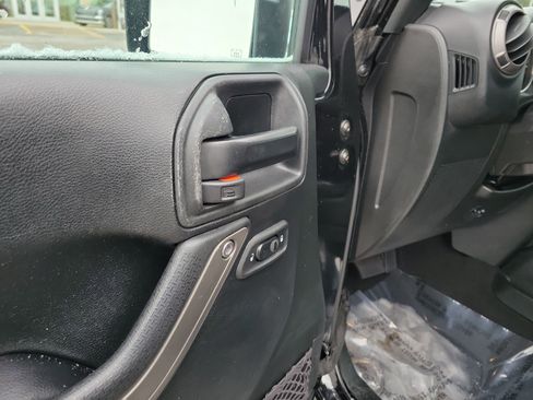 Used 2018 Jeep Wrangler Unlimited Sport S image 18