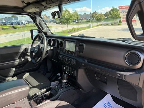Used 2021 Jeep Wrangler Unlimited Sport AWD/4WD image 24