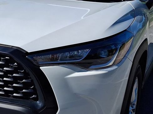 Certified 2025 Toyota Corolla Cross LE w/ Moonroof Package AWD/4WD image 9