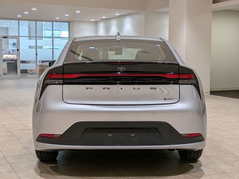 Used 2024 Toyota Prius LE image 6