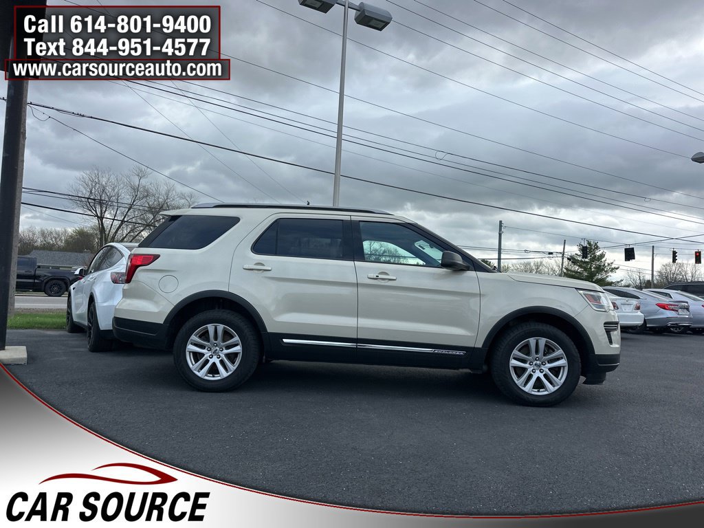 Used 2018 Ford Explorer XLT AWD/4WD image 4