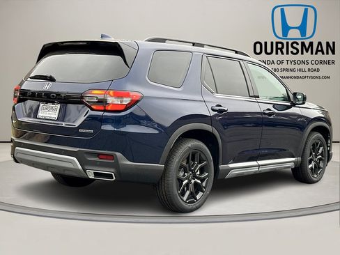 New 2025 Honda Pilot Touring image 3