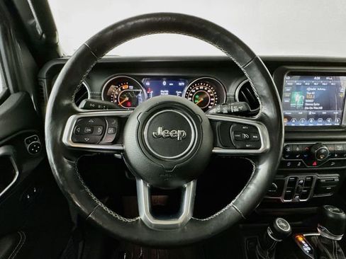Used 2018 Jeep Wrangler Unlimited Sahara AWD/4WD image 15