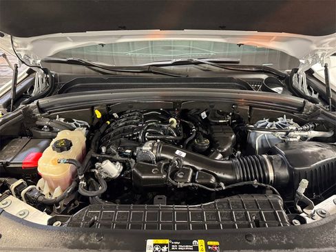 Used 2025 Jeep Grand Cherokee Laredo w/ Luxury Tech Group I image 24