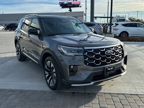 Used 2025 Ford Explorer Platinum w/ LUX Leather Package image 10