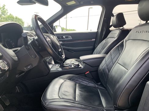 Used 2017 Ford Explorer Platinum image 16