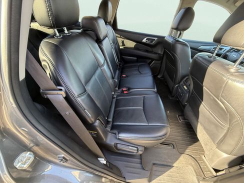Used 2019 Nissan Pathfinder SL image 15
