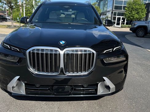 Used 2024 BMW X7 xDrive40i w/ Premium Package AWD/4WD image 10