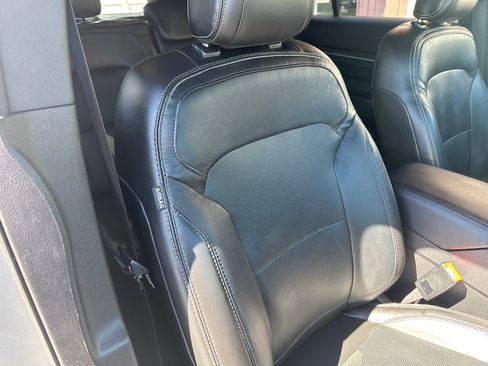 Used 2018 Ford Explorer Limited w/ Ford Safe & Smart Package AWD/4WD image 11