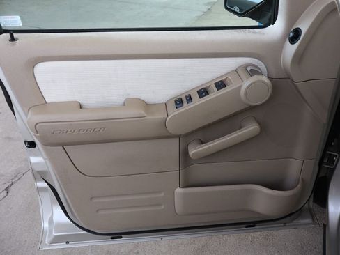 Used 2007 Ford Explorer XLT image 26
