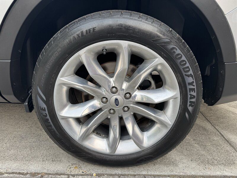 Used 2015 Ford Explorer XLT w/ Equipment Group 202A FWD image 12