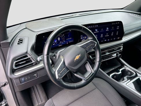 Used 2024 Chevrolet Traverse LT FWD image 40
