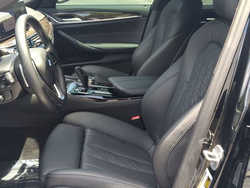 Used 2022 BMW 530i w/ M Sport Package RWD image 16