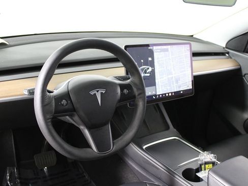 Used 2021 Tesla Model Y Long Range image 8