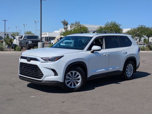 Used 2024 Toyota Grand Highlander XLE FWD image 33