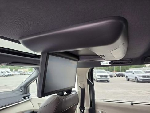 Used 2023 Toyota Sienna Platinum FWD image 7