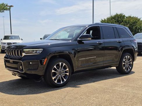 Used 2023 Jeep Grand Cherokee Overland w/ Luxury Tech Group IV RWD image 2
