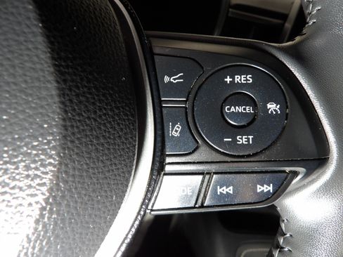 Used 2021 Toyota Corolla SE FWD image 19