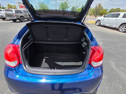 Used 2017 Hyundai Veloster FWD image 20