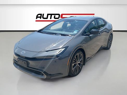 Used 2026 Toyota Prius XLE FWD image 3