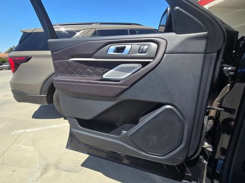 Used 2025 Ford Explorer Platinum w/ LUX Leather Package AWD/4WD image 18