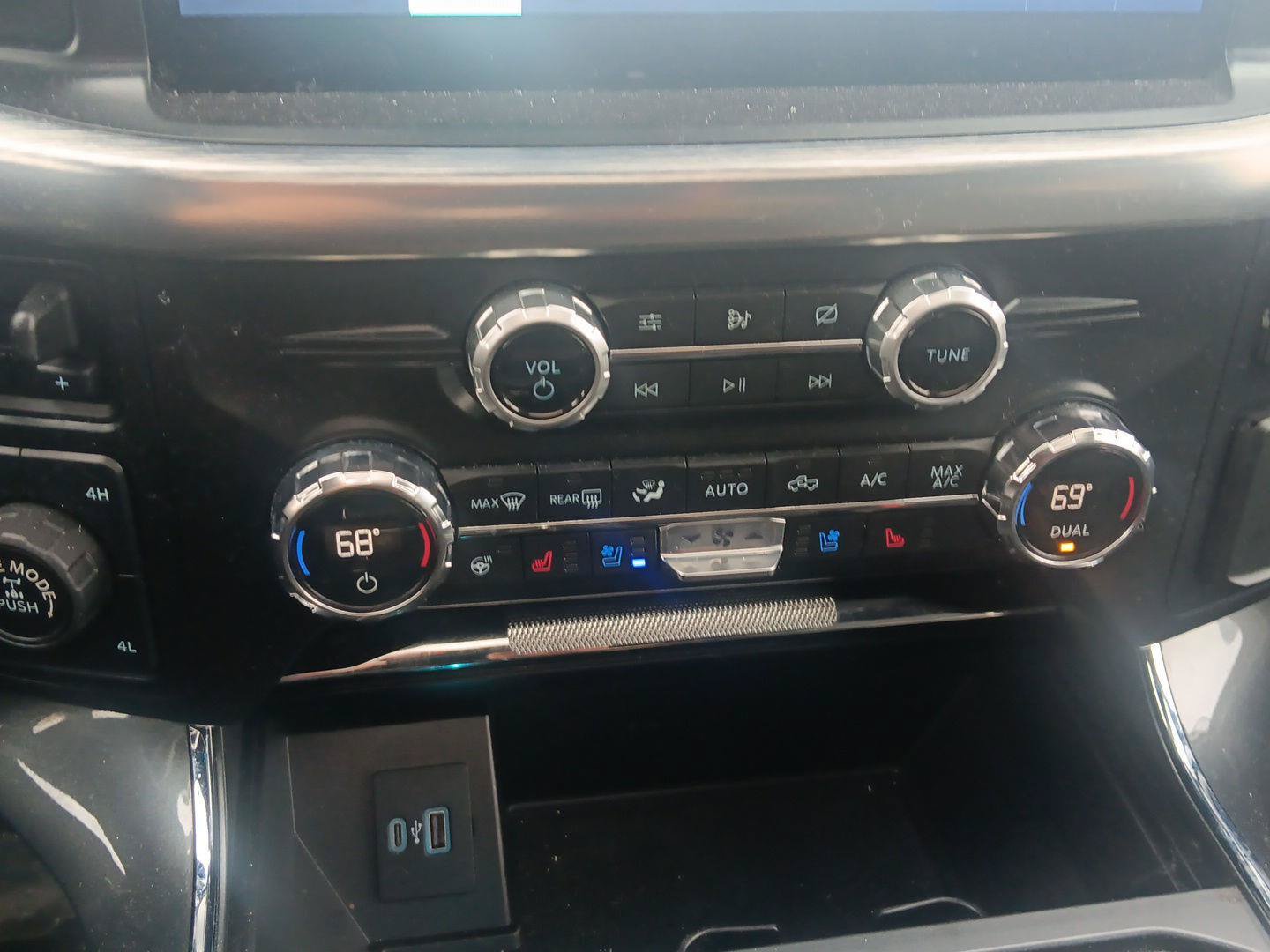Used 2021 Ford F150 Lariat w/ Equipment Group 502A High AWD/4WD image 18