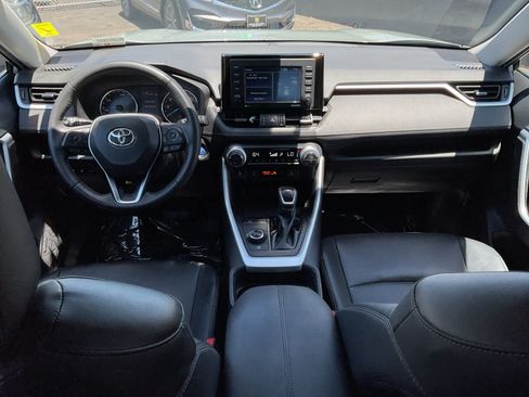 Used 2021 Toyota RAV4 XLE Premium AWD/4WD image 17