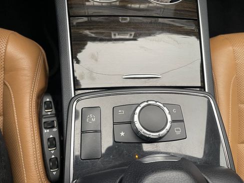 Used 2017 Mercedes-Benz E 400 4MATIC Coupe image 35