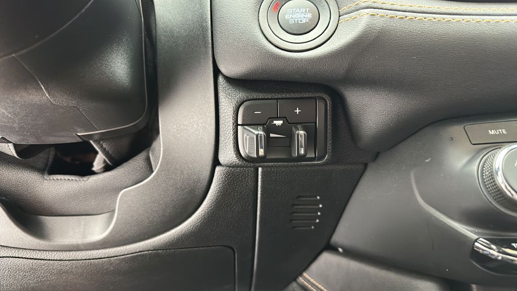 Used 2025 Dodge Durango R/T AWD/4WD image 25
