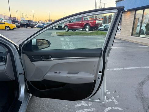 Used 2018 Hyundai Elantra SE w/ SE Connectivity Package 04 image 28