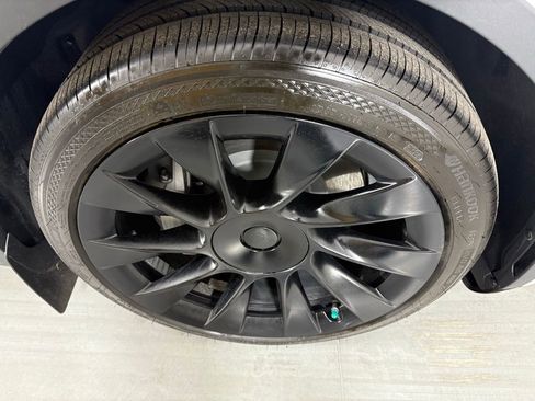 Used 2022 Tesla Model Y Long Range AWD/4WD image 9