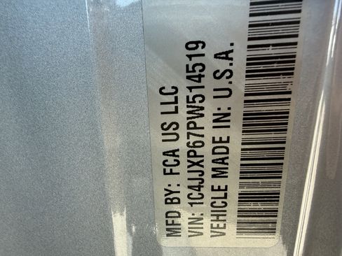 Used 2023 Jeep Wrangler Sahara image 33