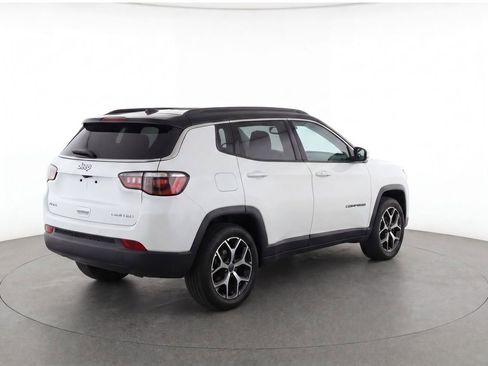 Used 2025 Jeep Compass Limited AWD/4WD image 4