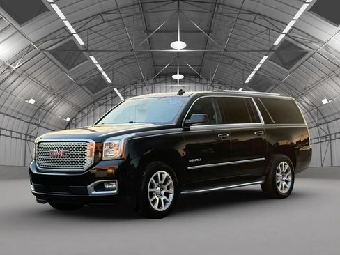 Used 2017 GMC Yukon XL Denali w/ Open Road Package AWD/4WD image 3