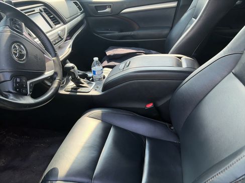 Used 2015 Toyota Highlander XLE AWD/4WD image 7