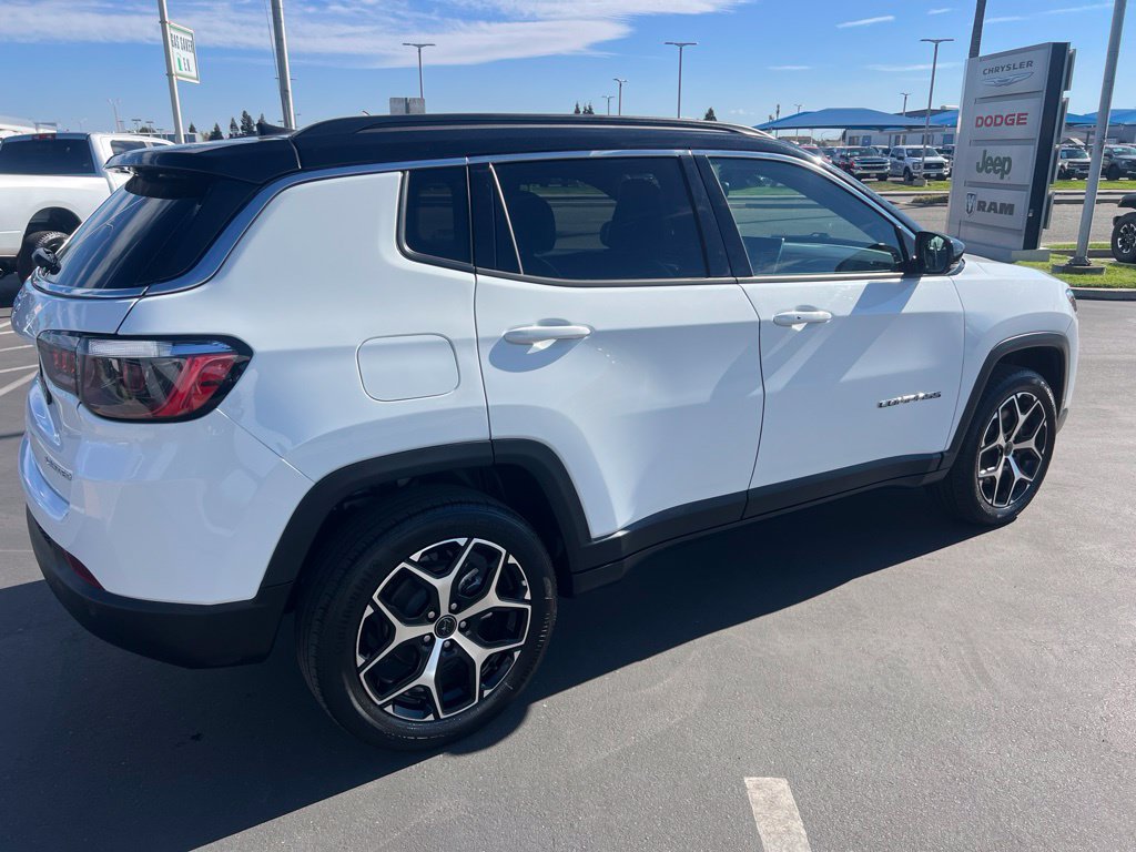 Used 2025 Jeep Compass Limited AWD/4WD image 9