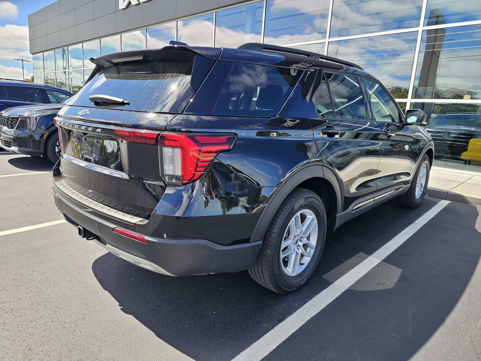 Used 2026 Ford Explorer Active w/ Active Comfort Package RWD image 12
