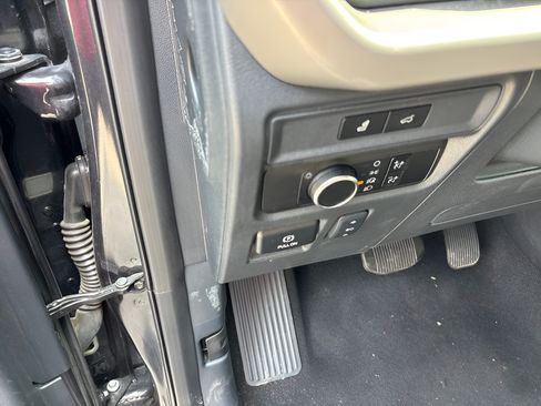 Used 2024 Ford Expedition XLT RWD image 25