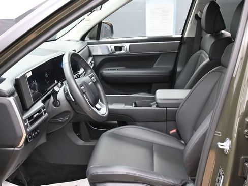 Used 2025 Hyundai Santa Fe SEL FWD image 17