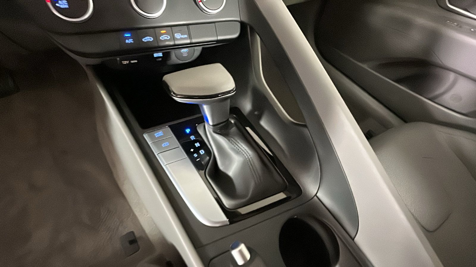 Certified 2024 Hyundai Elantra SE FWD image 26