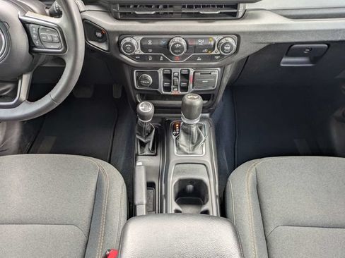 Used 2024 Jeep Wrangler Unlimited Sport AWD/4WD image 21