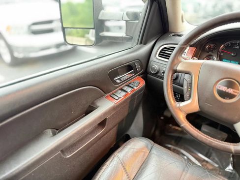 Used 2012 GMC Sierra 2500 SLT w/ Snow Plow Prep Package AWD/4WD image 17