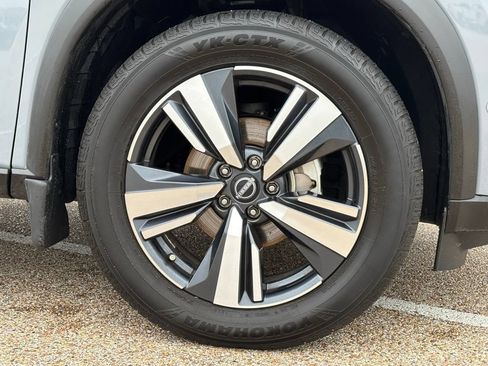 Used 2023 Nissan Rogue Platinum w/ Platinum Premium Package FWD image 9