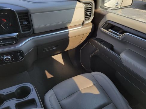 Used 2024 GMC Sierra 1500 SLT AWD/4WD image 19