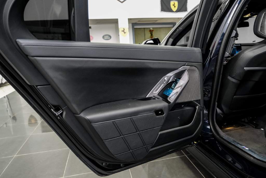Used 2024 BMW i7 xDrive60 AWD/4WD image 43