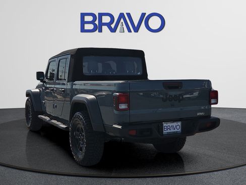 Used 2024 Jeep Gladiator Sport AWD/4WD image 3