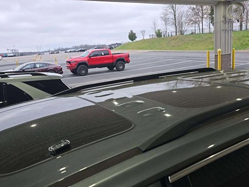 Used 2021 Chevrolet Traverse LT w/ LT Premium Package image 25