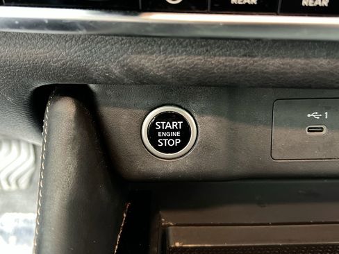 Used 2023 Nissan Rogue SL w/ SL Premium Package image 21